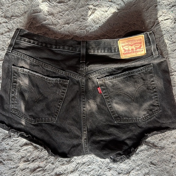 black denim distressed shorts - Picture 2 of 4